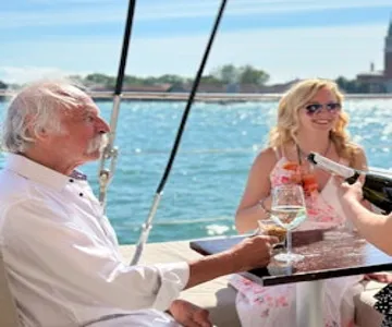 Venice Lagoon: Catamaran Tour with Lunch